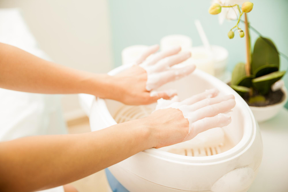 PARAFFIN MANICURE