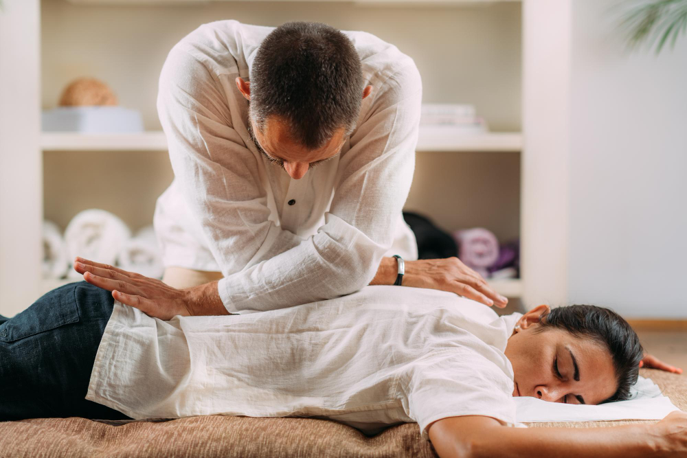 SHIATSU MASSAGE